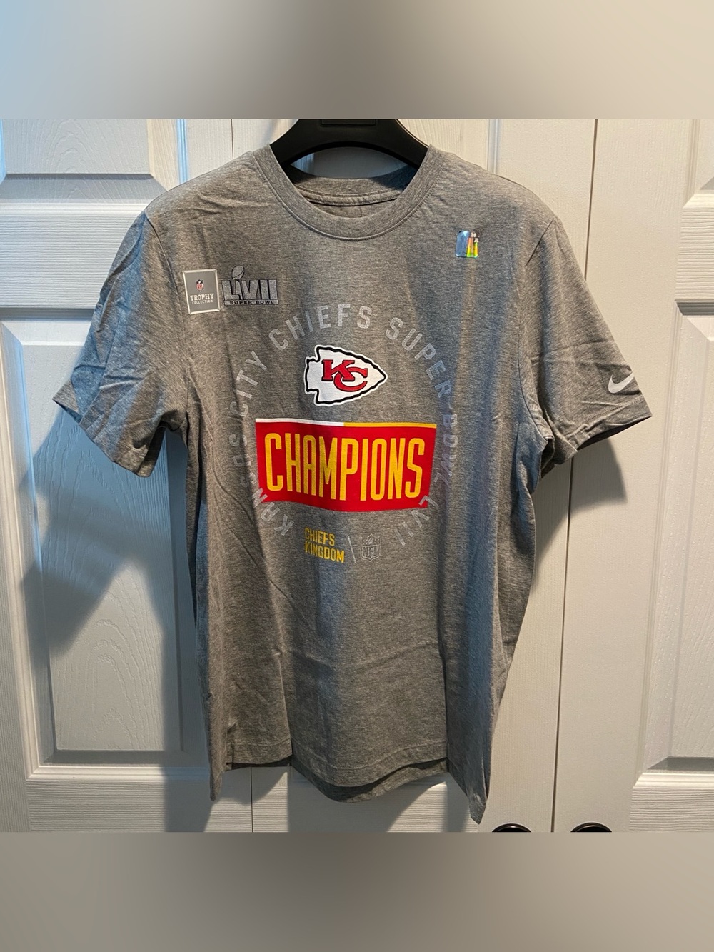 Nike Kansas City Chiefs Super Bowl LVII Champions Shirt - Men's Medium